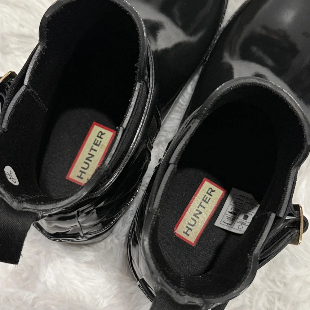 Hunter Refined Quilted Gloss Rain Boots Black Ankle Buckle Size 7